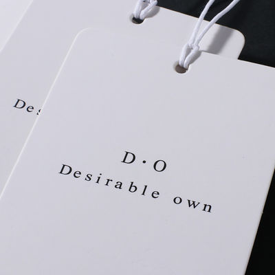 ODM مستطيل طبقتين debossing علامة تسمية الملابس مع سلسلة